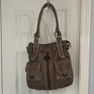 Sparrow True Brown Large Shoulder Bag Zip Closure Outer Pockets Bronze Charm